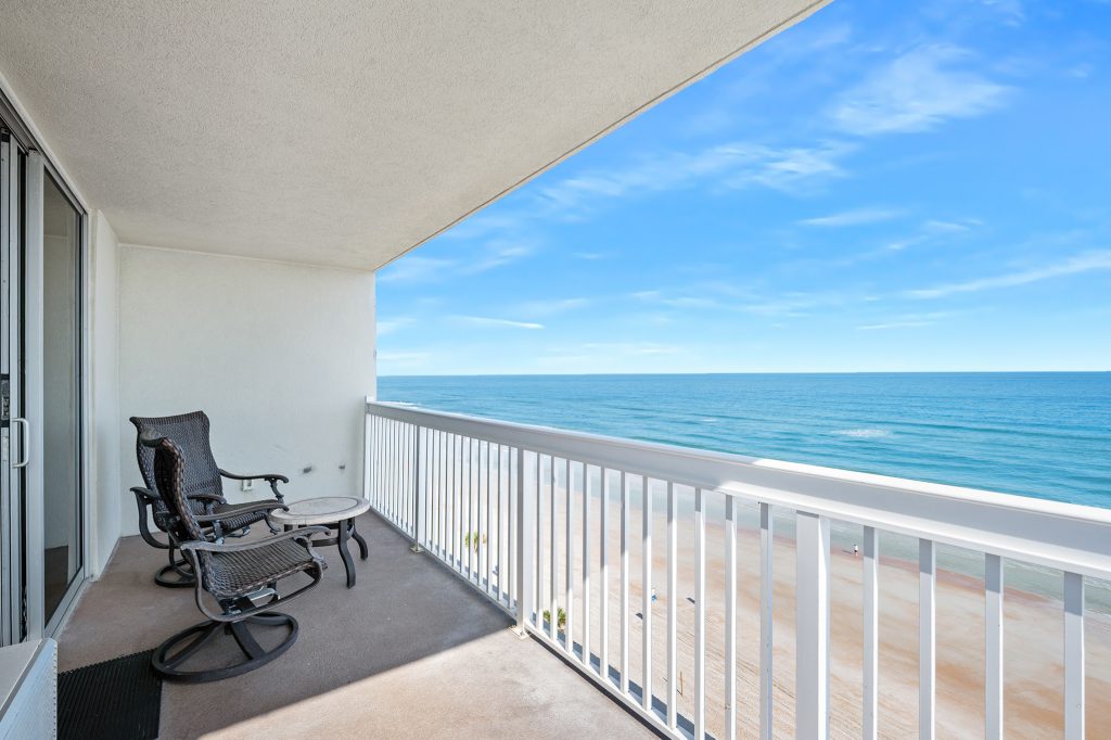 Daytona Beach Resort - Studio Oceanfront Corner Condo Rental 1010