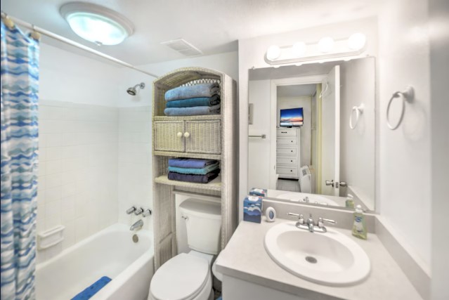 Bedroom bathroom privacy
