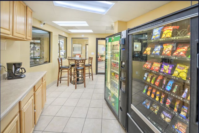 Harbor Beach Resort - Vending area for a quick snack