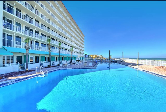 Heated-oceanfront-pool-steps-from-the-condo