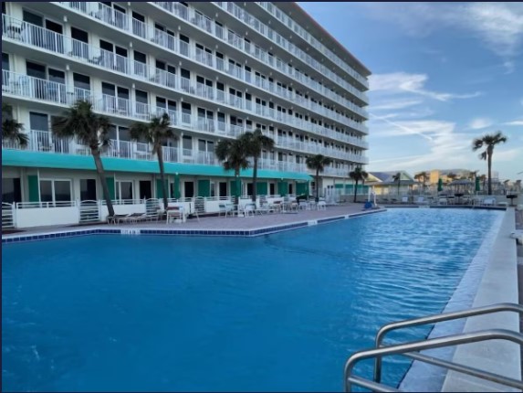 Spacious patio deck with seating1